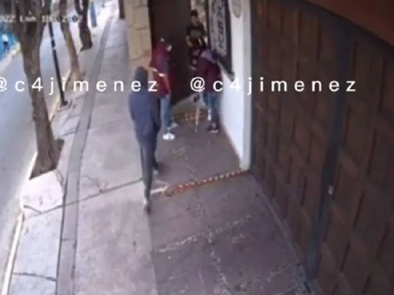 Video. ¡Aguas! Sujetos se disfrazan de empleados de la CDMX para robar