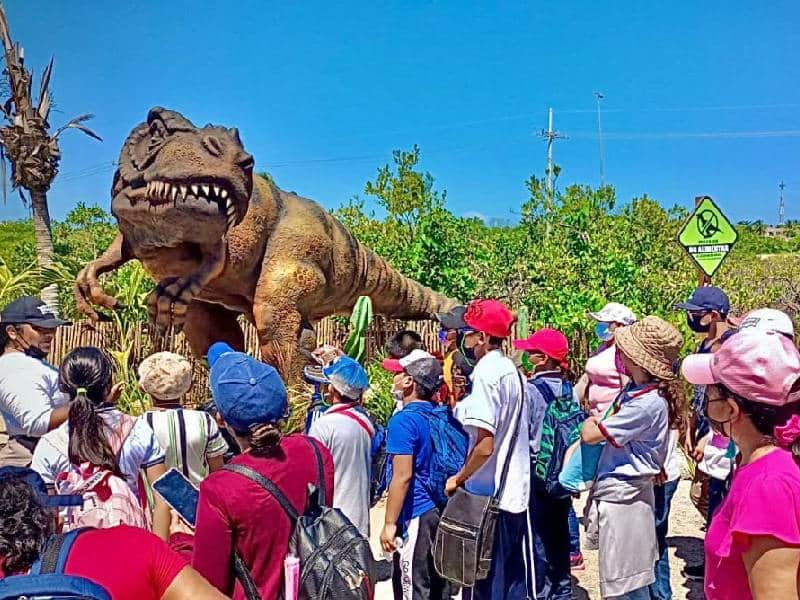 Sendero Jurásico estudiantes de Ticul