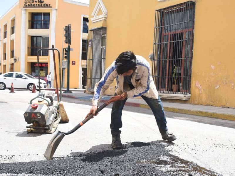Tapan más de un millón de baches en un año