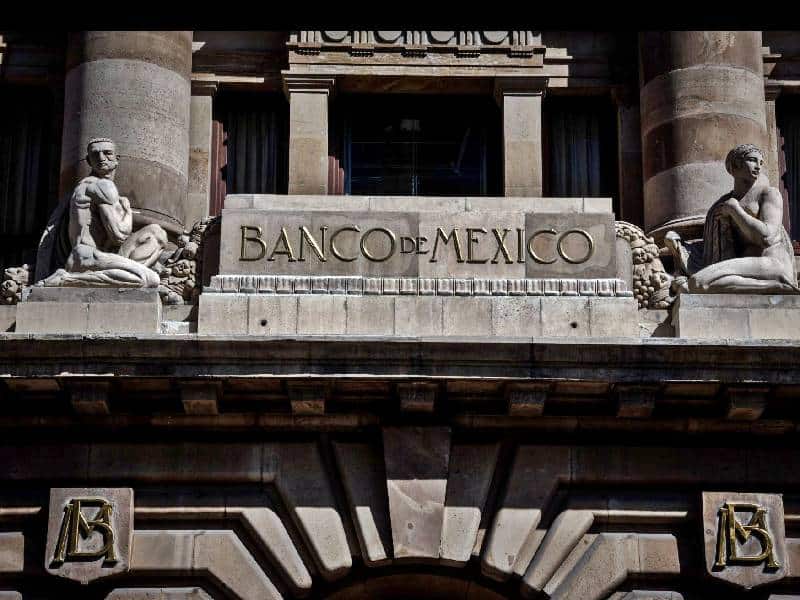 Asimismo, los integrantes del banco central también modificaron al alza sus expectativas de inflación.
