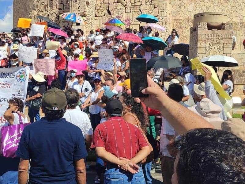 En caravana docentes exigen erogación de la Ley del Isstey