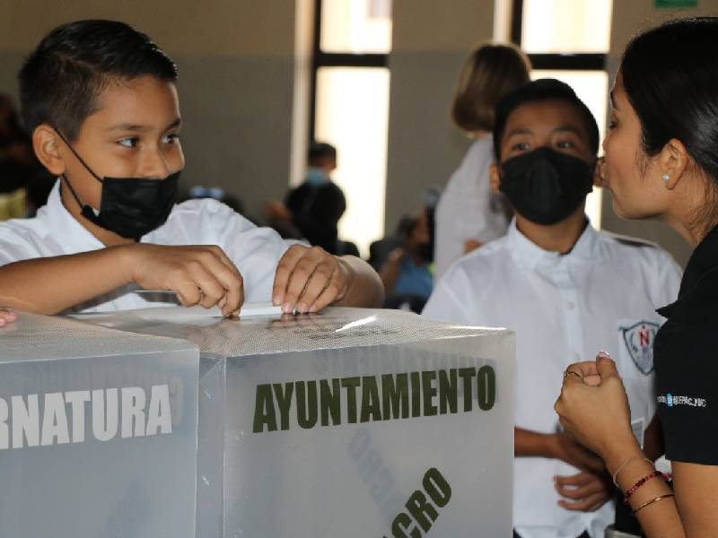 Fomenta IEPAC la democracia con elecciones estudiantiles