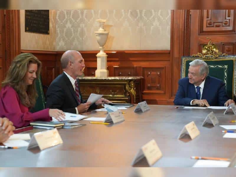 Ve AMLO interés de AT&T de mejorar telecomunicaciones en México