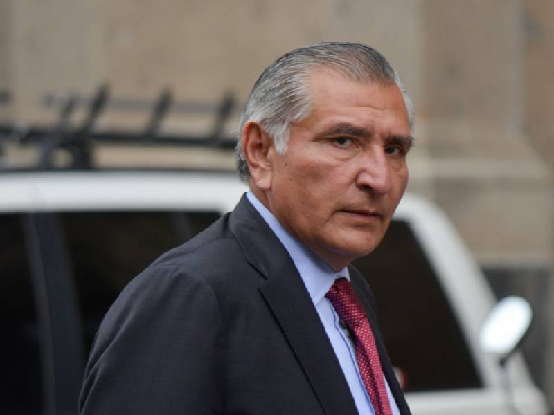 Ligan a titular de Segob con red de tráfico de combustible