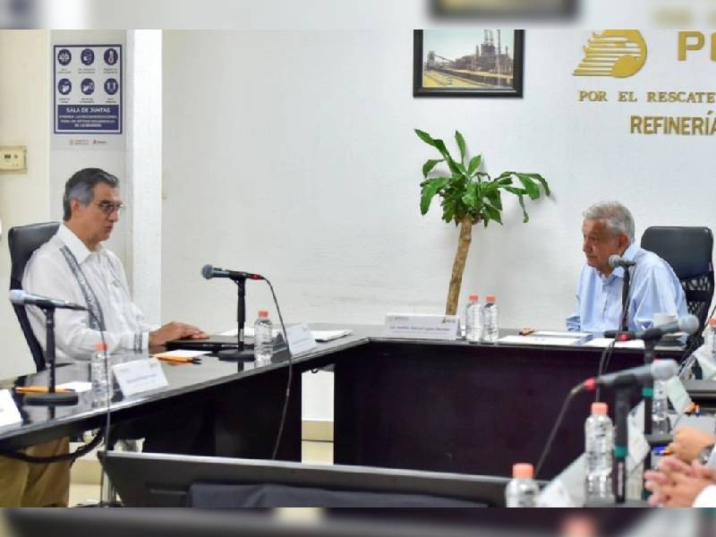 AMLO presume 8 mmdp de inversión en refinería
