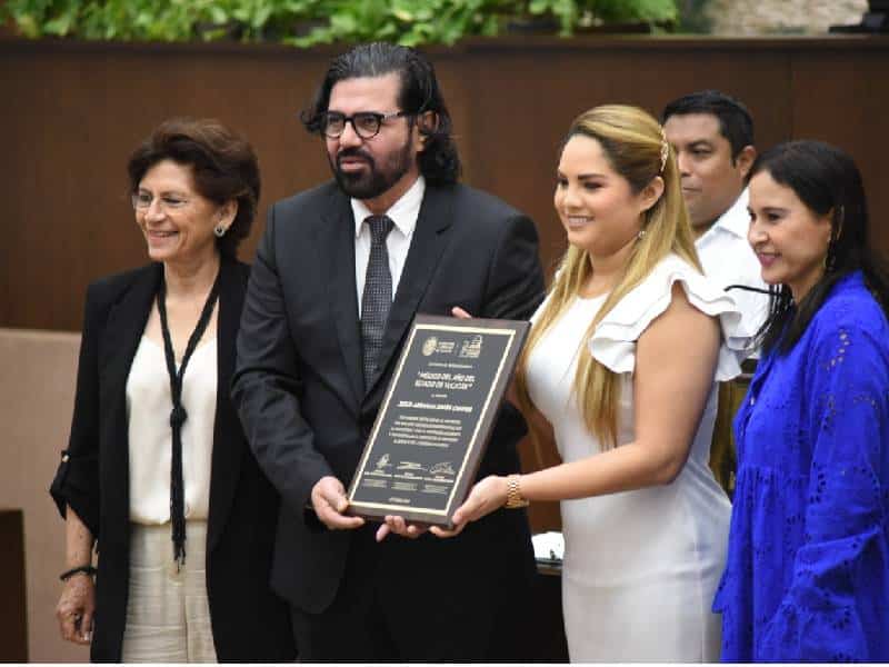 Dedican reconocimiento a todos los que lucharon en la pandemia