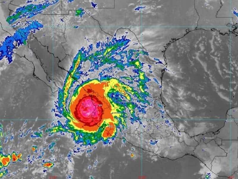 Las precipitaciones originadas por este sistema podrían ocasionar deslaves, incremento en los niveles de ríos y arroyos, desbordamientos e inundaciones