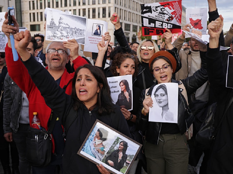 En la prisión de Evin, a veces apodada “Universidad Evin” por la cantidad de intelectuales y personalidades de la cultura encerrados en ella, se encuentran actualmente numerosas personas detenidas durante las protestas