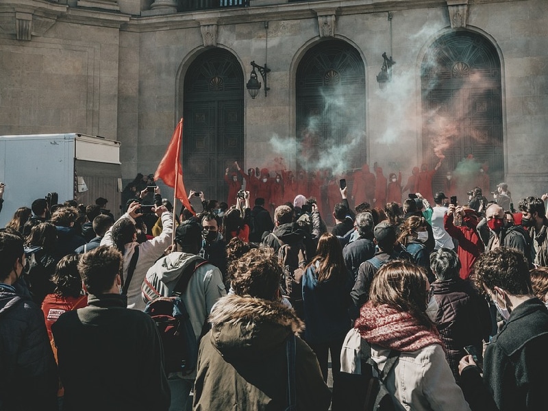 Al movimiento de protesta se unieron trabajadores del sector industrial, como la fábrica petroquímica de Asaluyeh, así como factorías de Abadan y Kengan. (Pixabay)