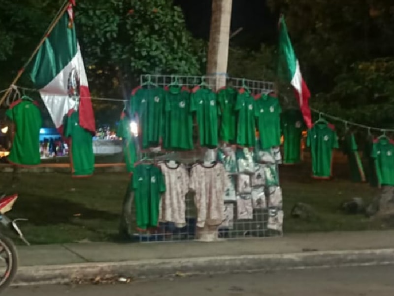 Detectan venta ilícita de playeras del TRI
