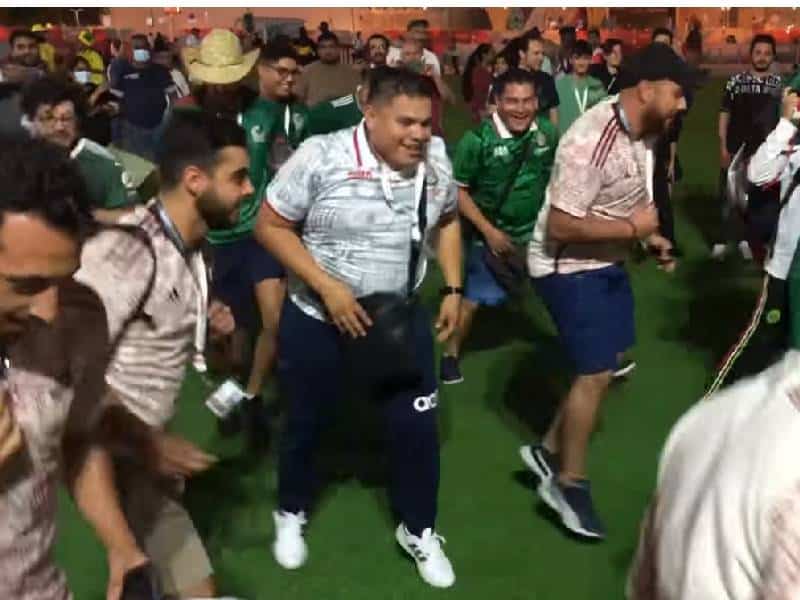 Viral: Mexicanos encienden el ambiente en Qatar con ‘Payaso de Rodeo’