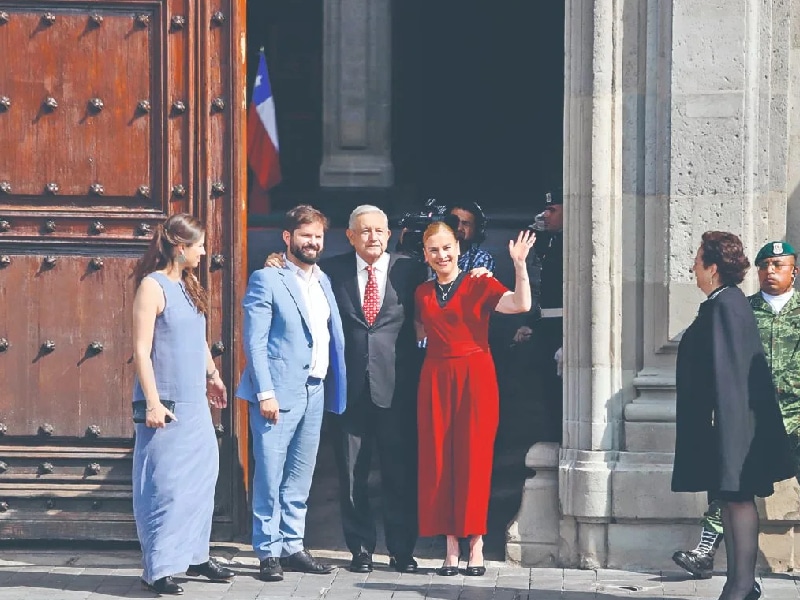 En visita de Boric, recuerda AMLO “fraude” de 2006
