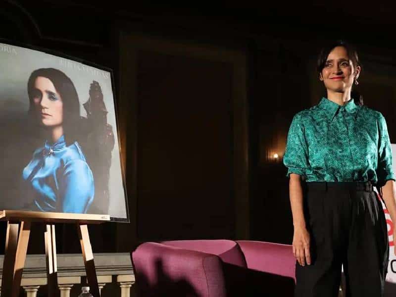 Julieta Venegas muestra nueva faceta con ‘Tu Historia’