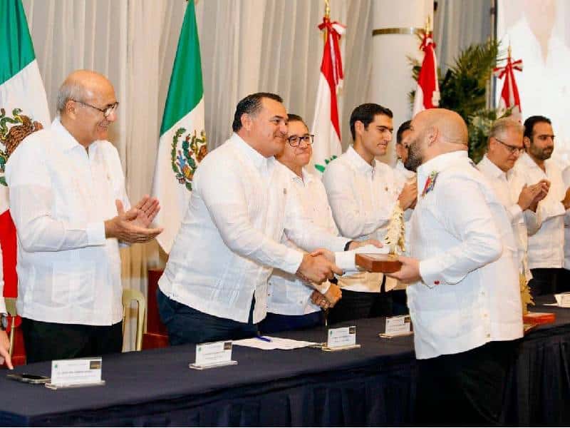 El Alcalde Renán Barrera reconoce la aportación de la comunidad libanesa a Mérida