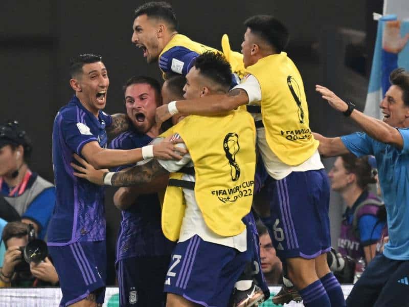 Argentina se cita con Australia en octavos pese a penal errado por Messi