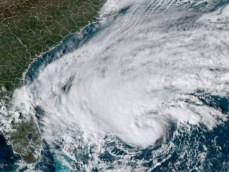 Embate Nicole las Bahamas y va por Florida este miércoles