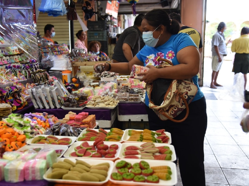 Descubre los mercados de Mérida: colores, aromas y sabores. Un viaje a través de la gastronomía y cultura yucateca te espera.