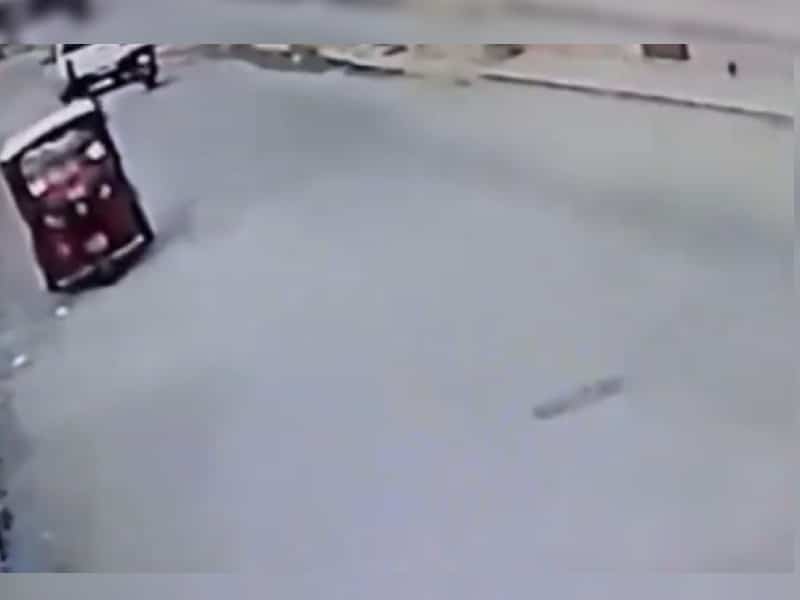 ¡Comper! Captan a perrito “atropellando” a un mototaxi; se viraliza