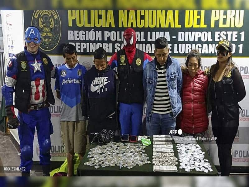 Policías se disfrazan de Avengers para capturar a vendedores de droga
