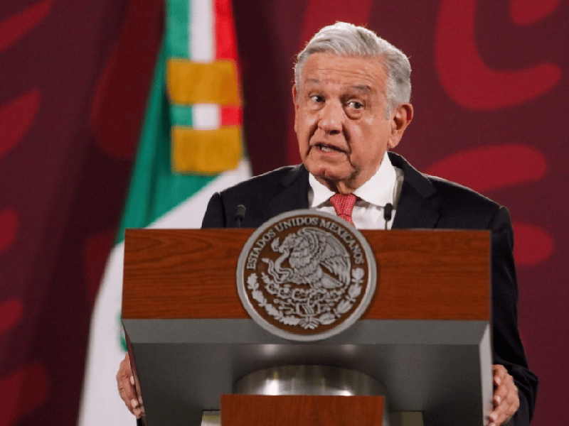 Anuncia AMLO que pedirá pensión al ISSSTE porque no tiene dinero