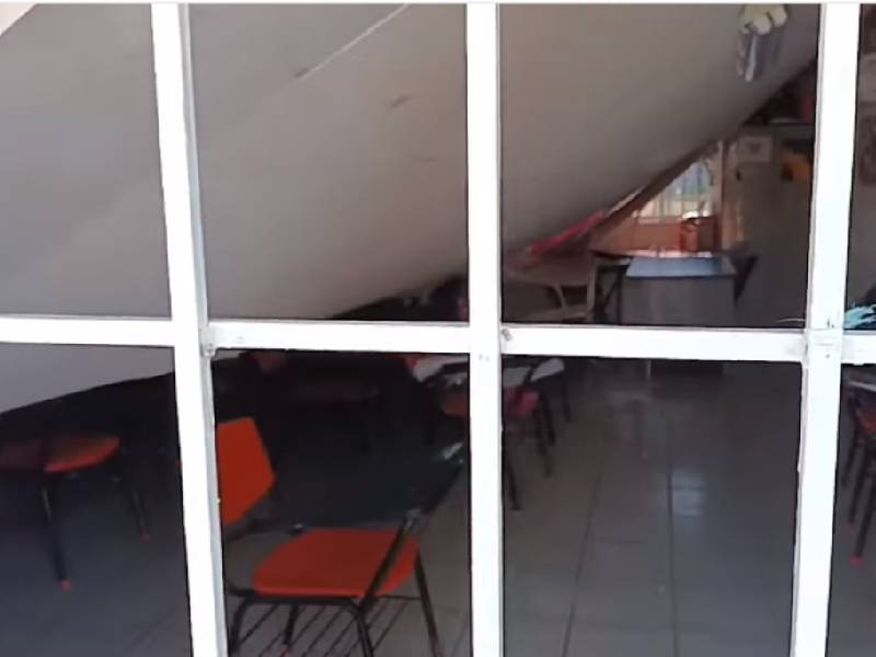 Se derrumba el techo de un salón de clases de primaria