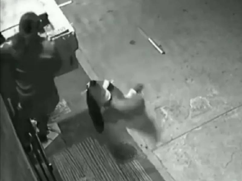 Video. ¿Será el Grinch? Roba Santa Claus inflable en Chalco