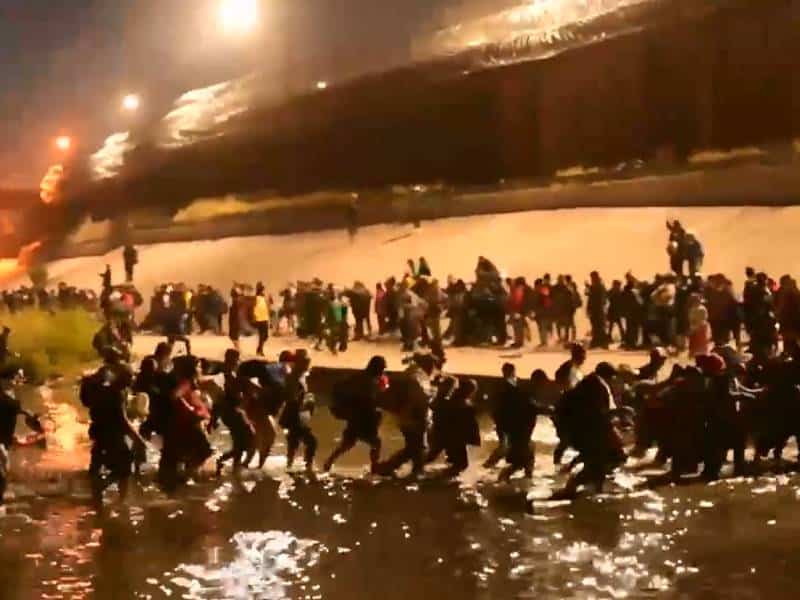 Captan caravana de más de mil migrantes cruzar a El Paso