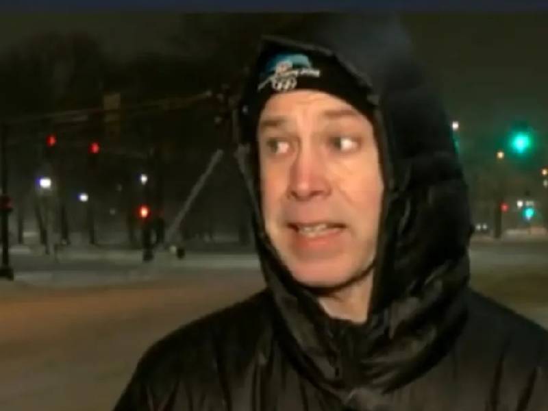 ¡A dobletear! Reportero de deportes se queja por cubrir el clima