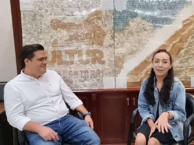 Reciben en Mérida obras de arte con colillas de cigarro