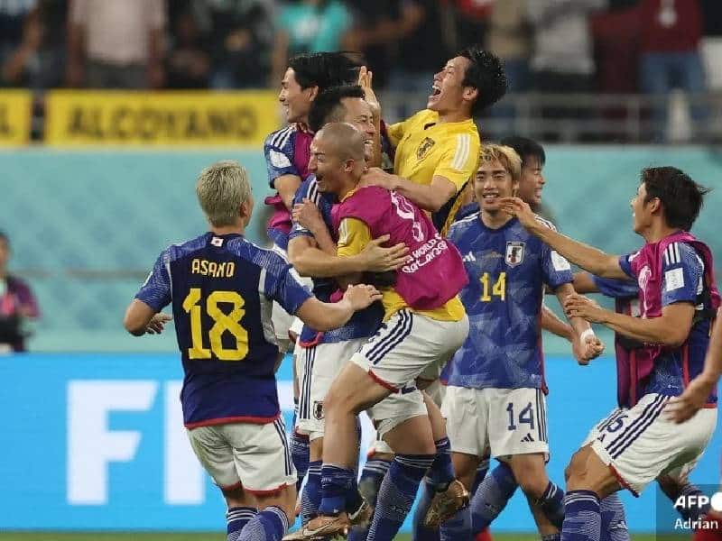 Japón derrota a España y califica como líder del grupo E