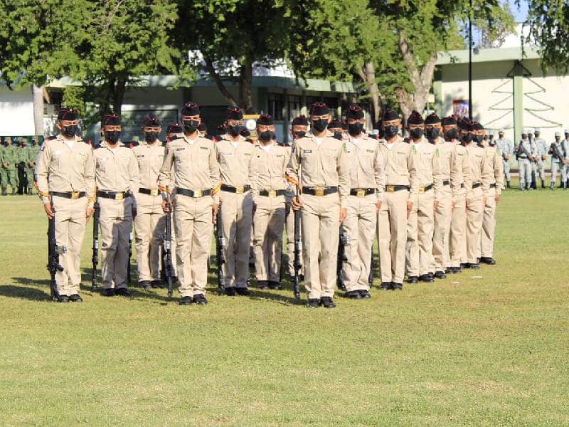 Jóvenes concluyen adiestramiento militar