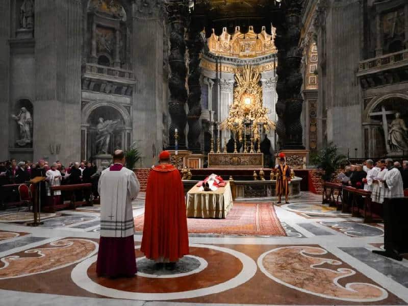 Despiden a Benedicto XVI en la Basílica de San Pedro