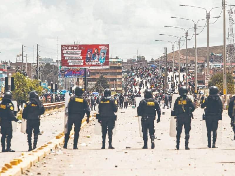 Protestas contra la presidenta de Perú dejan 67 hospitalizados