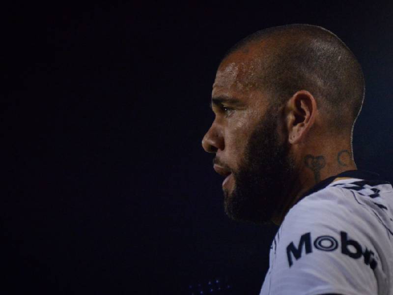 Pumas rescinde contrato de Dani Alves