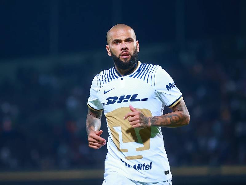 Trasladan de prisión a Dani Alves para garantizar seguridad