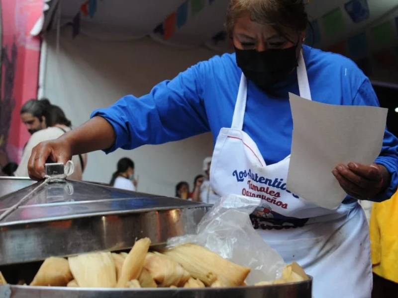 Tamaleros enfrentan escalada de precios en plena Candelaria
