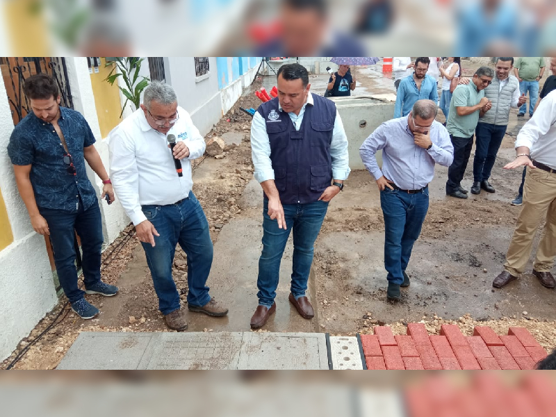 Renán Barrera supervisa trabajos del corredor de la calle 47 