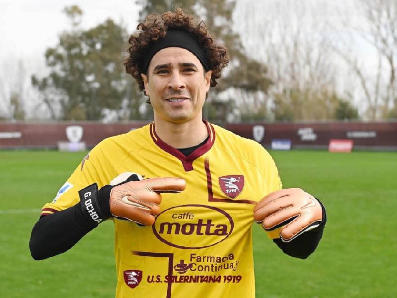 ¡A la banca! Memo Ochoa pierde titularidad con Salernitana