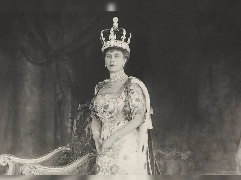Reina consorte Camila ya eligió corona