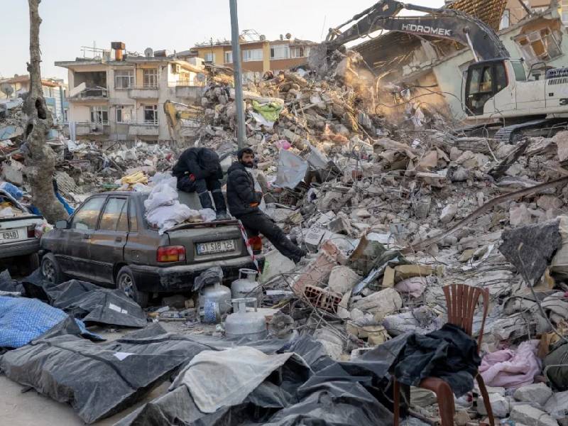 Tras el sismo de 7.8, refugiados sirios de Turquía regresan a su país