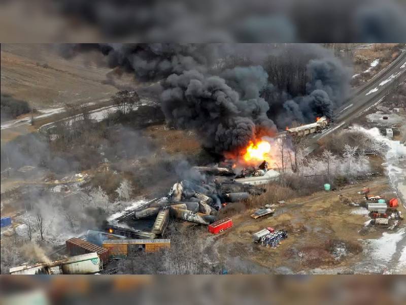 Estados Unidos ordena a compañía ferroviaria pagar por limpieza de descarrilamiento tóxico en Ohio