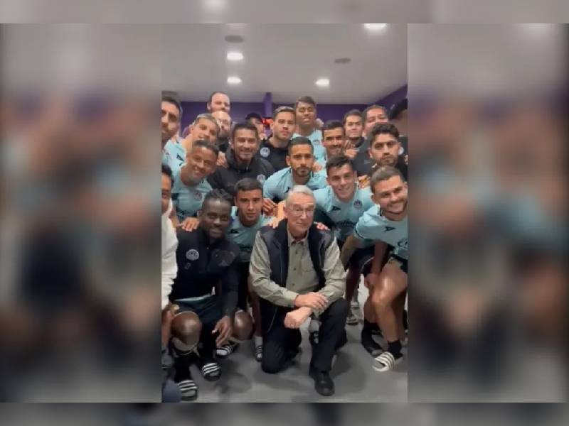 Video. Ricardo Salinas apuesta con jugadores de Mazatlán