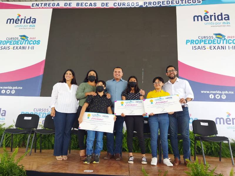 Ayuntamiento de Mérdia apoya a familias con becas para seguir estudiando.