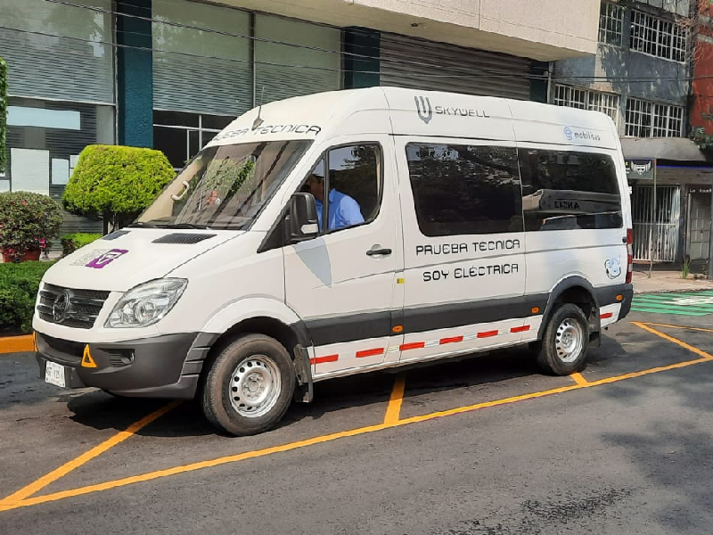 Gestionan vans eléctricas para el transporte público