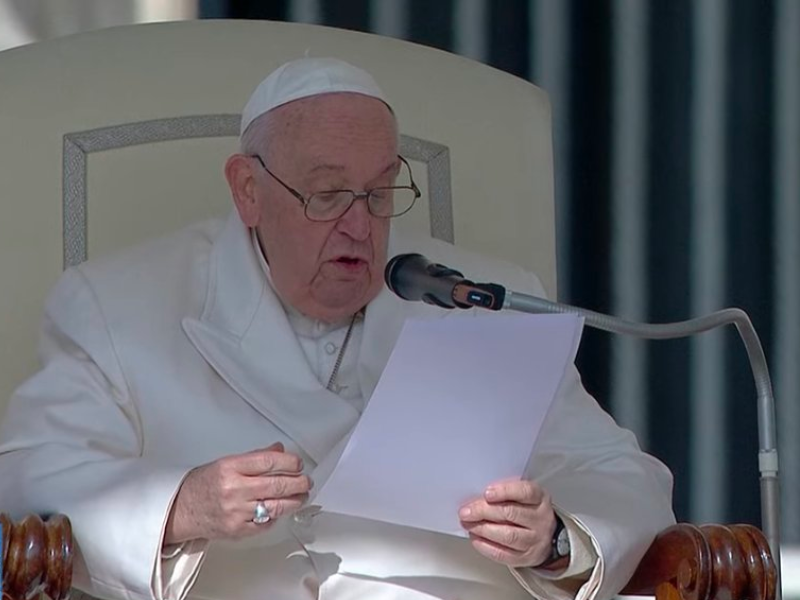 Papa Franciso está mejor y volvió al trabajo Vaticano
