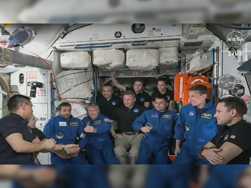 Astronautas de SpaceX Dragon entran en la Estación Espacial Internacional