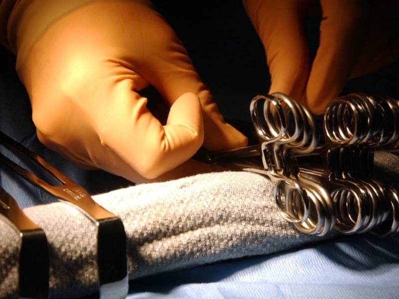 ¡Terrible! Mujer muere tras someterse a una liposucción; dejó a sus dos hijos