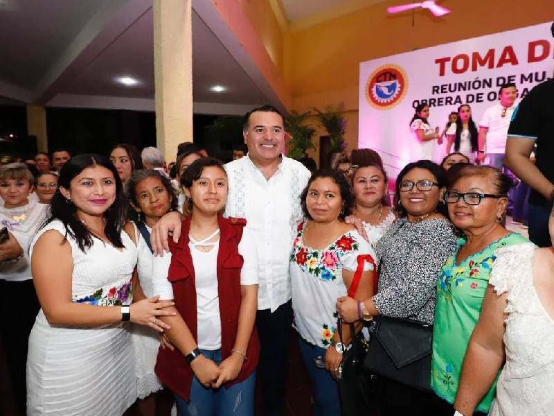 Renán Barrera acompaña a las mujeres trabajadoras para consolidar sus derechos