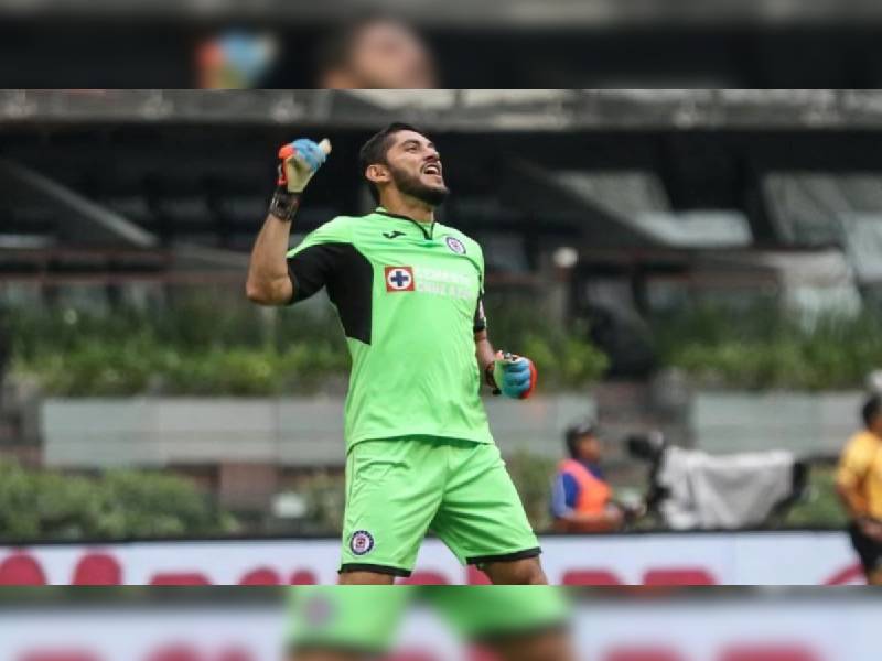 Chuy Corona, aunque lejos… pero ya ve su retiro con Cruz Azul