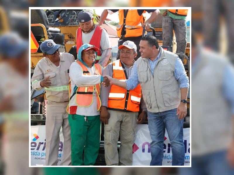 Renán Barrera trabaja en la rehabilitación de las vialidades para extender su vida útil